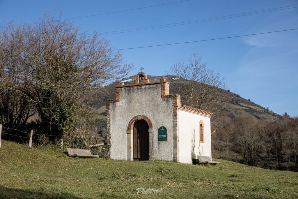Capilla de San Pedrín - Sariego