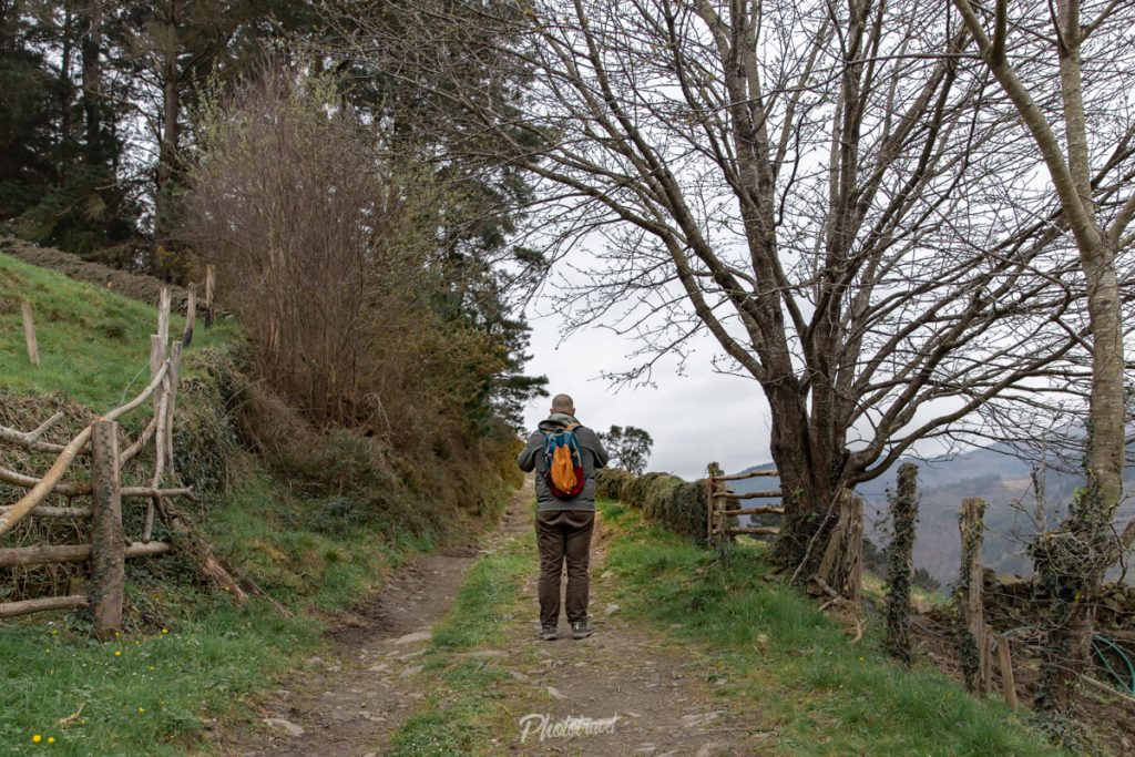 Caminata hacia el Mirador de Tiracais banco mas bonito Asturias